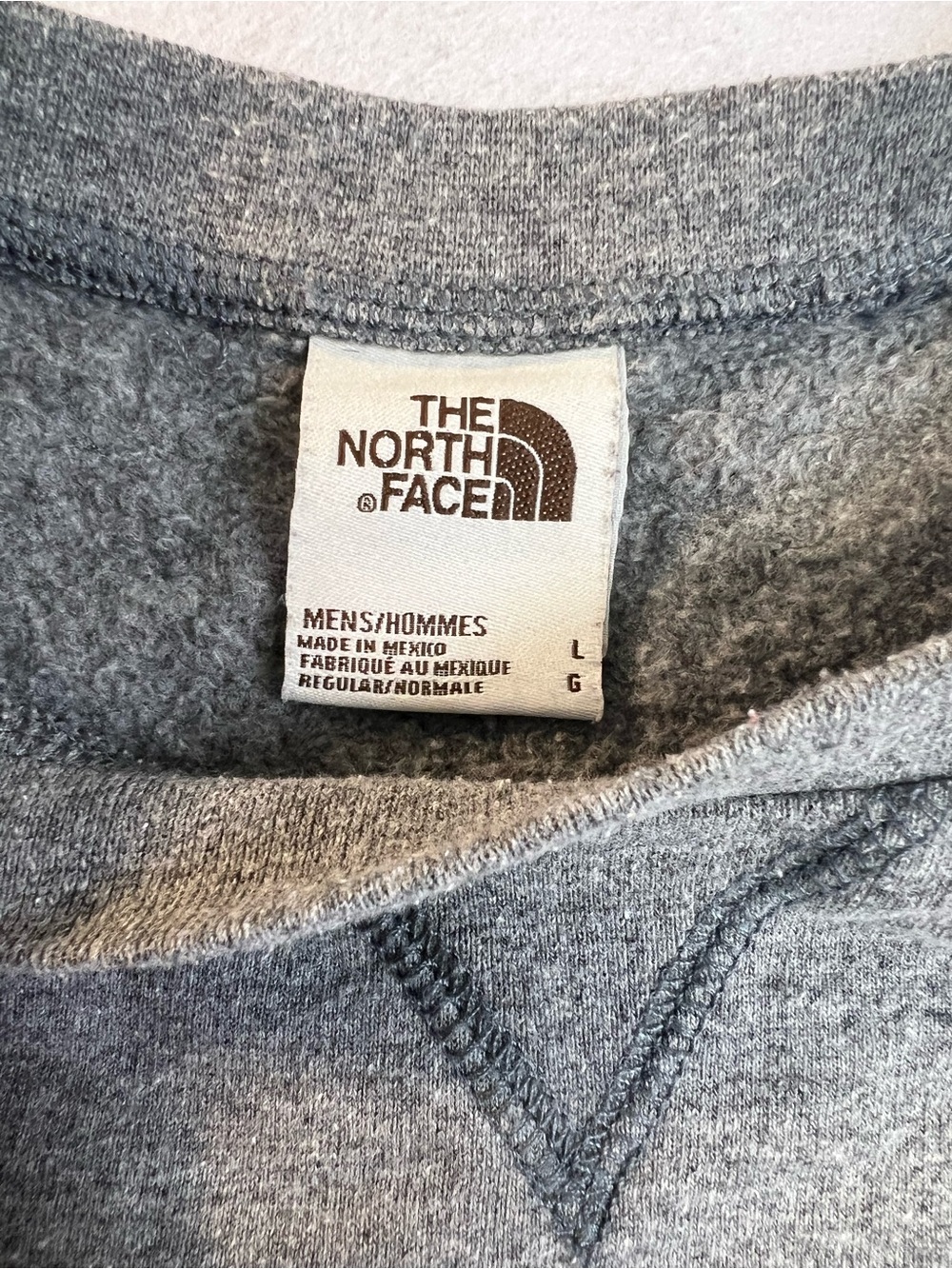 The North Face Men’s Large Gray Crewneck Sweatshirt Logo Patch Fleece Pullover - Picture 11 of 12
